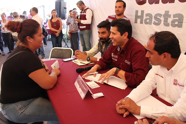 Con decisión y valentía Julio César Chávez atiende a guadalupenses en la Colonia Antorcha Campesina