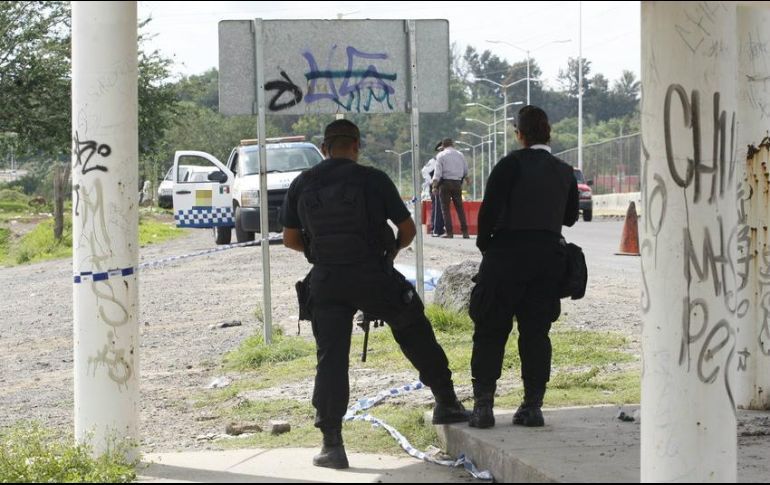 Hombre muere por lanzarse de taxi para no pagar en Edomex