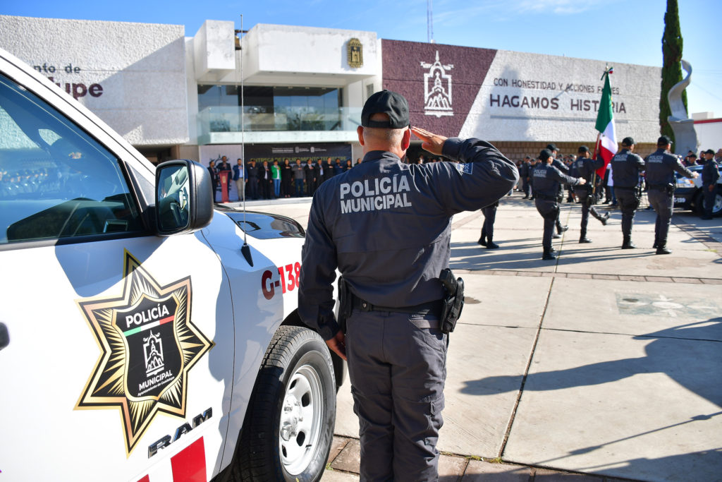 Entrega Julio César Chávez cinco patrullas a la Policía Preventiva.