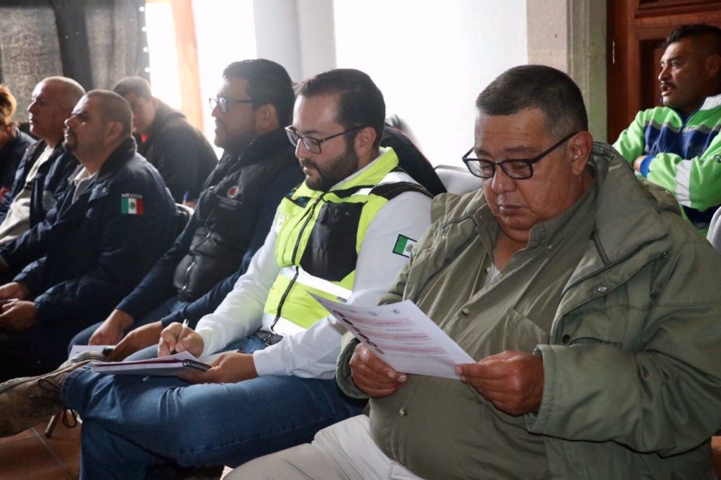 CAPACITAN A SERVIDORES PÚBLICOS PARA REALIZAR UN ESTUDIO DE LAS ZONAS DE RIESGO EN EL MUNICIPIO