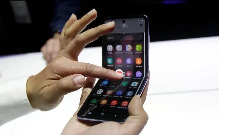 Samsung lanza smartphone plegable, el Galaxy Z Flip