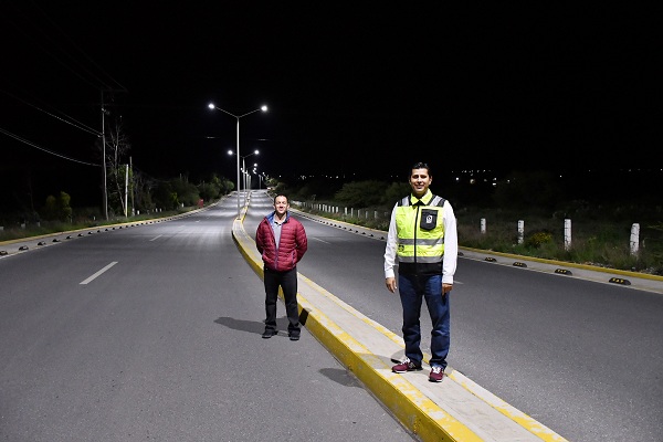 Enciende Julio César Chávez nuevo alumbrado público en la carretera a San Ramón