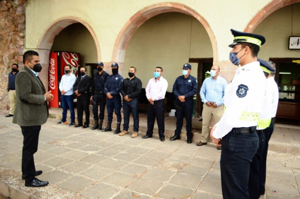 CONCLUYEN 30 POLICÍAS DE LA SSP PROGRAMA DE BACHILLERATO INTENSIVO