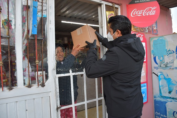 En tiempos turbulentos se solidifican los liderazgos: Julio César Chávez al entregar apoyos alimentarios