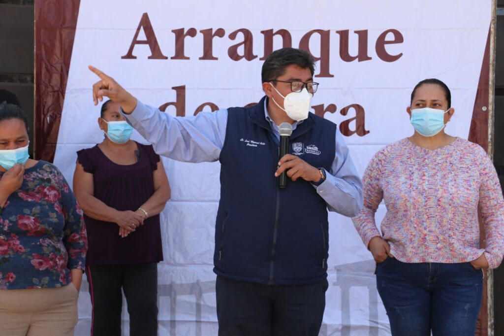 EL PRESIDENTE MUNICIPAL, SAÚL MONREAL ARRANCA OBRA DE REHABILITACIÓN DE CALLE EN EL FRACCIONAMIENTO PROVIDENCIA