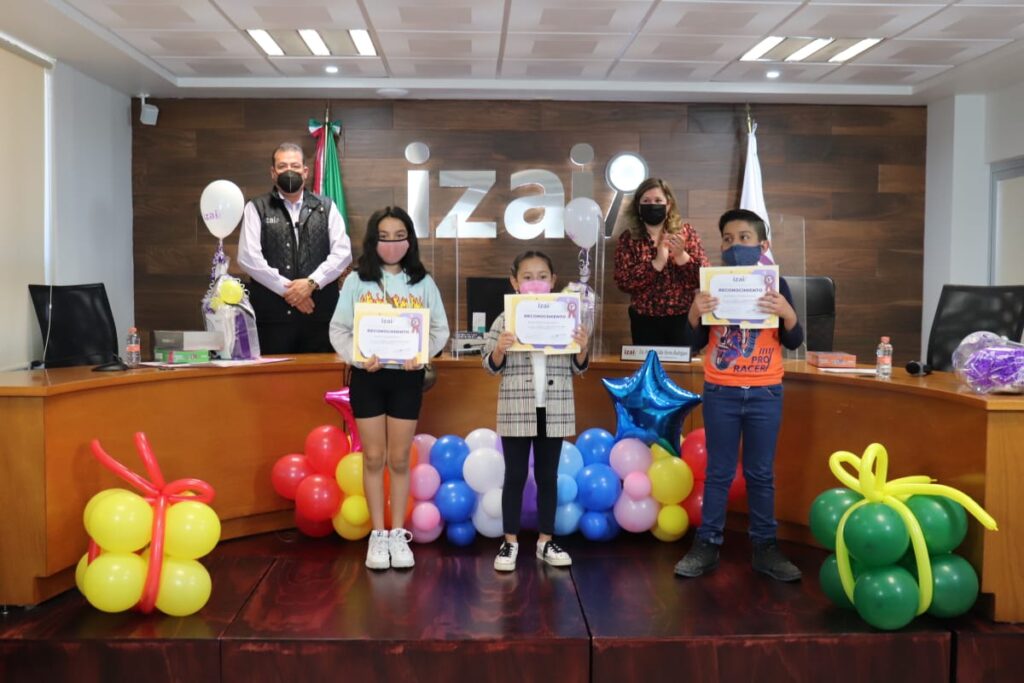 Premia IZAI a ganadores del Concurso “Yo cuido mis Datos Personales”