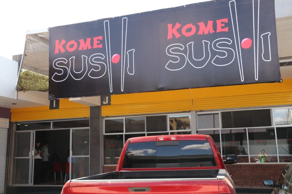 EL ALCALDE, MARTÍN ÁLVAREZ INAUGURA KOME SUSHI