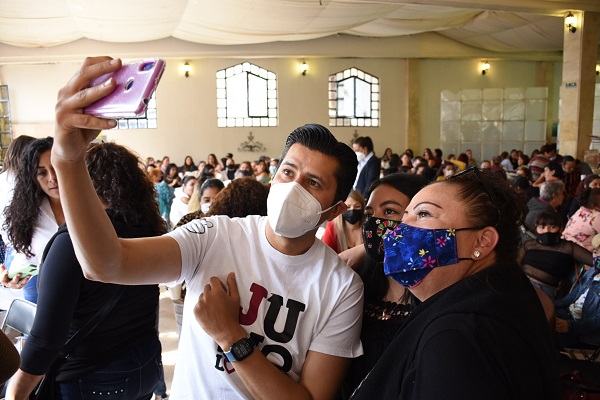 Con cientos de mujeres guadalupenses Celebra Julio César Chávez día de las madres