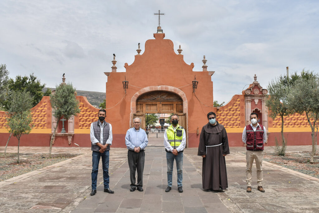 Entrega César González restauración de muro perimetral del atrio en el Santuario de Guadalupe