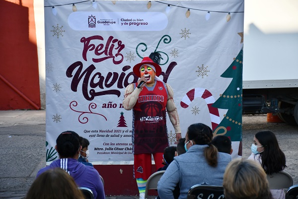 Continúa Julio César Chávez llevando las Posadas Navideñas en colonias de Guadalupe