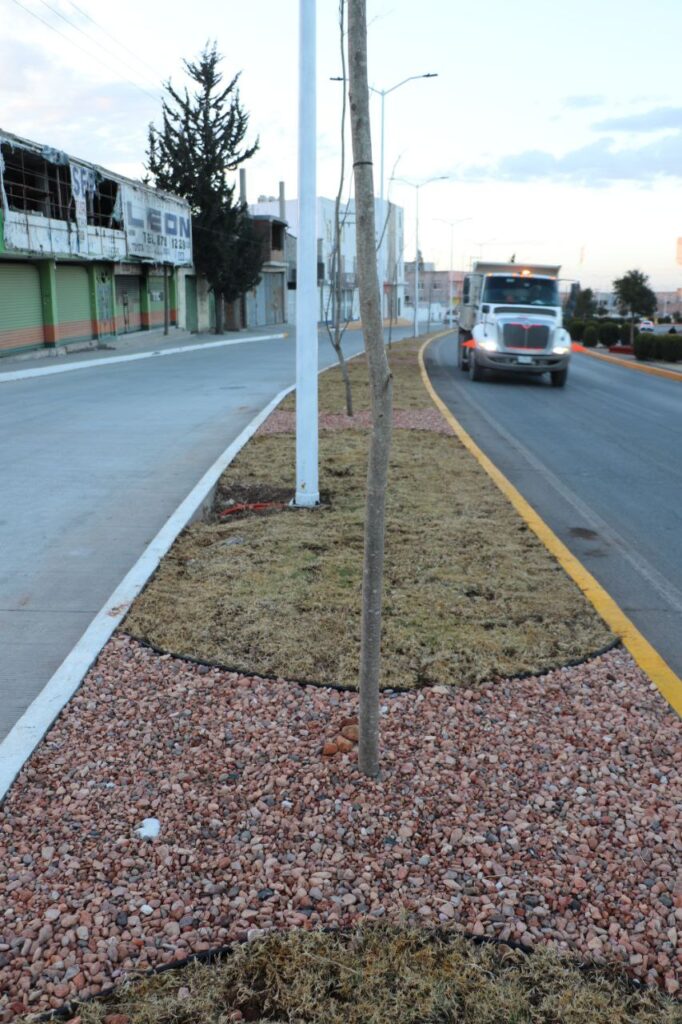 INAUGURA SAÚL MONREAL  OBRA DE LA VIALIDAD LATERAL DE LA SALIDA A JEREZ