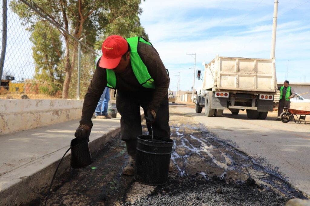 LLEVA AYUNTAMIENTO CAPITALINO Y GOBIERNO DEL ESTADO TRABAJOS DE REENCARPETAMIENTO A LA PIMIENTA