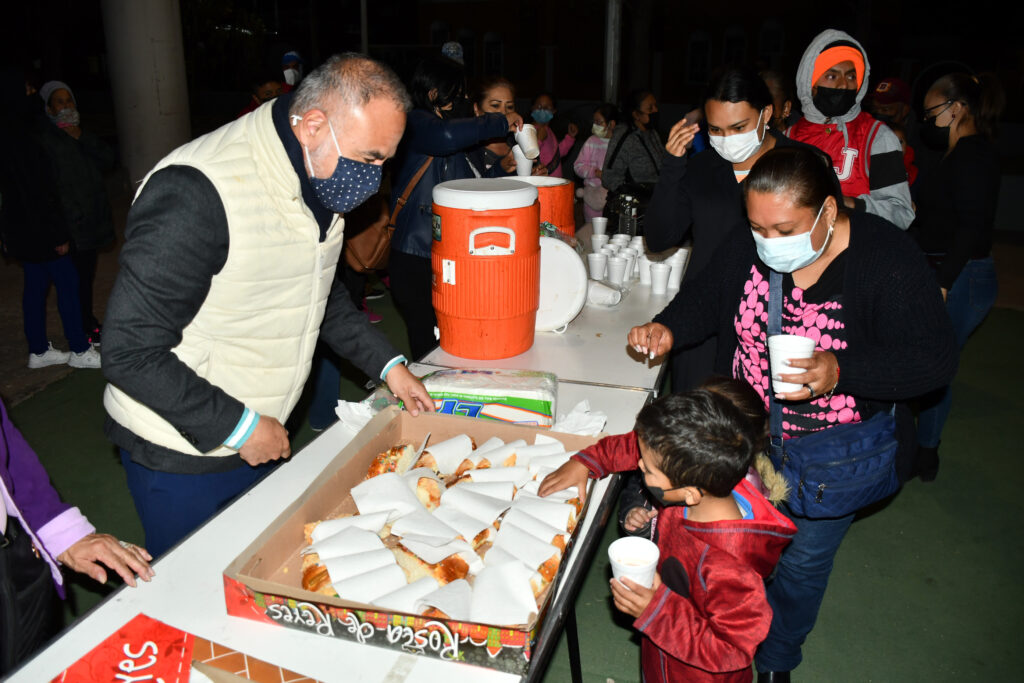 Disfrutan guadalupenses de colonias y comunidades tradicional Rosca de Reyes