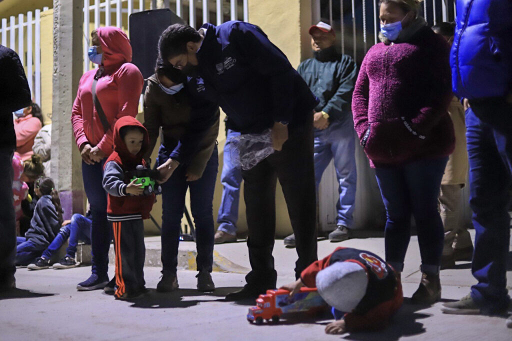 RECORRE SAÚL MONREAL COMUNIDADES DE FRESNILLO CON LA CARAVANA NAVIDEÑA