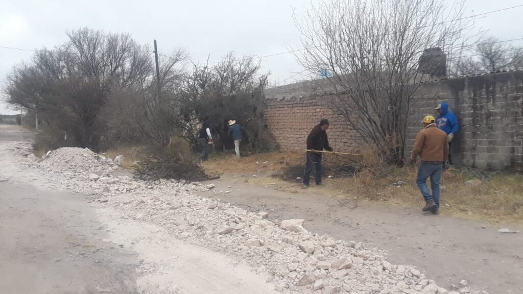 AVANZAN TRABAJOS DE REHABILITACIÓN DE CAMINOS EN LA COMUNIDAD ALMOLOYA DEL MUNICIPIO DE RÍO GRANDE