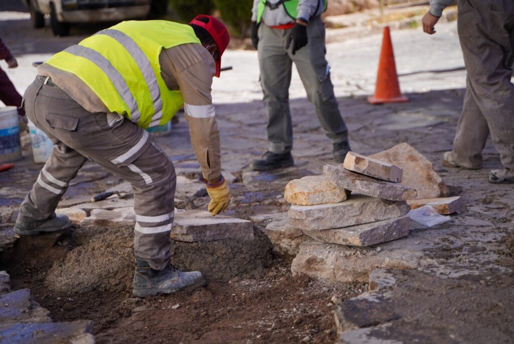 ATIENDE SERVICIOS PÚBLICOS DE ZACATECAS CALLES Y VIALIDADES EN MAL ESTADO