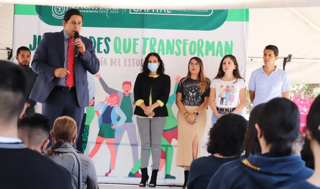 REALIZAN FERIA DE ORIENTACIÓN VOCACIONAL EN EL MARCO DEL DÍA DEL ESTUDIANTE