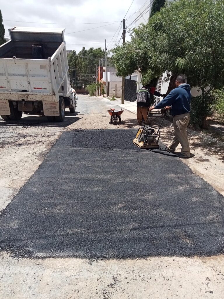 LLEVA CAPITAL DE ZACATECAS TRABAJOS DE BACHEO A ZONAS ALEJADAS