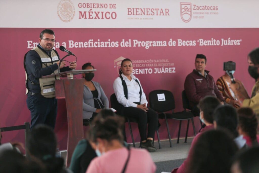 En Trancoso, 247 niñas y niños recibieron becas “Benito Juárez” de Educación Básica