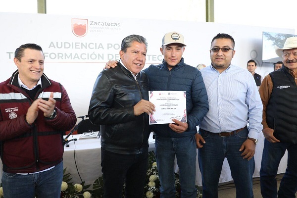 COMPROMETE GOBERNADOR DAVID MONREAL LA RECONSTRUCCIÓN DE CARRETERAS Y EL REFORZAMIENTO DE LA SEGURIDAD EN MONTE ESCOBEDO