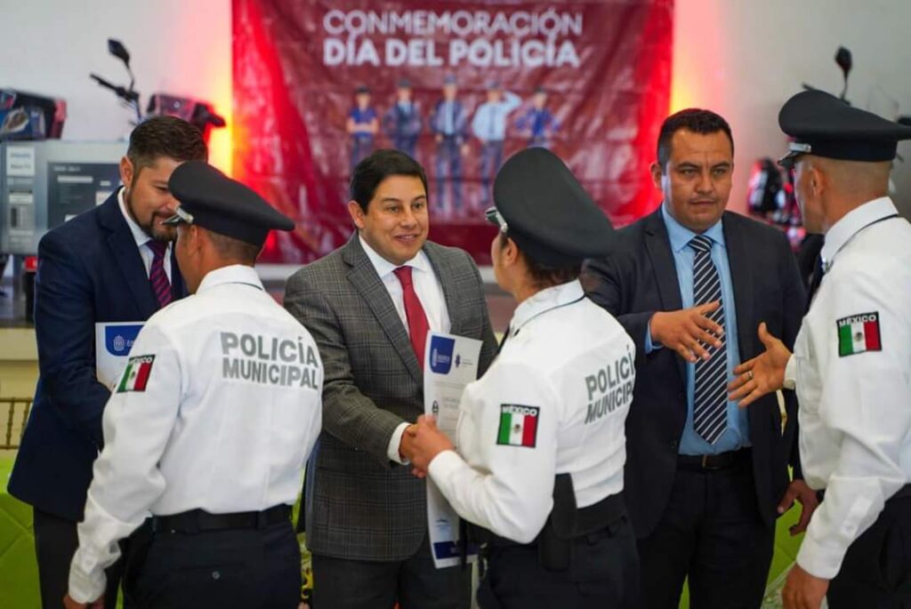 CELEBRA AYUNTAMIENTO A POLICÍAS MUNICIPALES EN SU DÍA