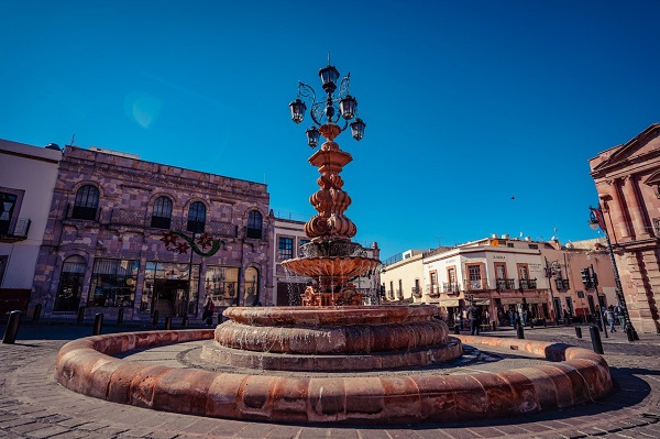 REHABILITA AYUNTAMIENTO DE LA CAPITAL LA FUENTE DE LOS FAROLES