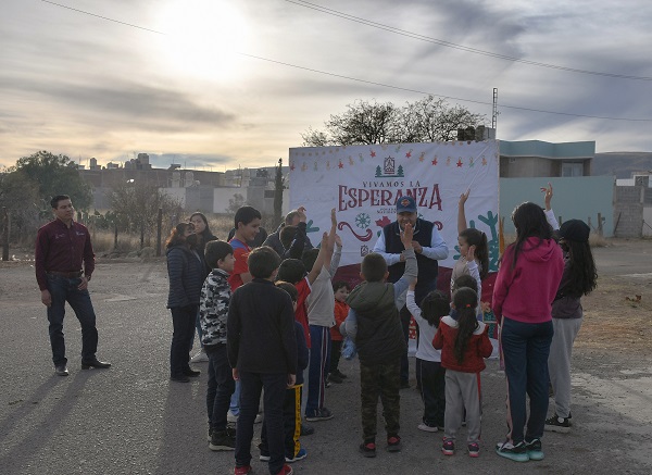 Lleva Julio César Chávez alegría y diversión a familias guadalupenses