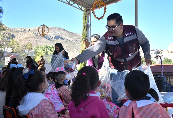 Lleva Julio César Chávez, posadas navideñas todos los rincones del municipio