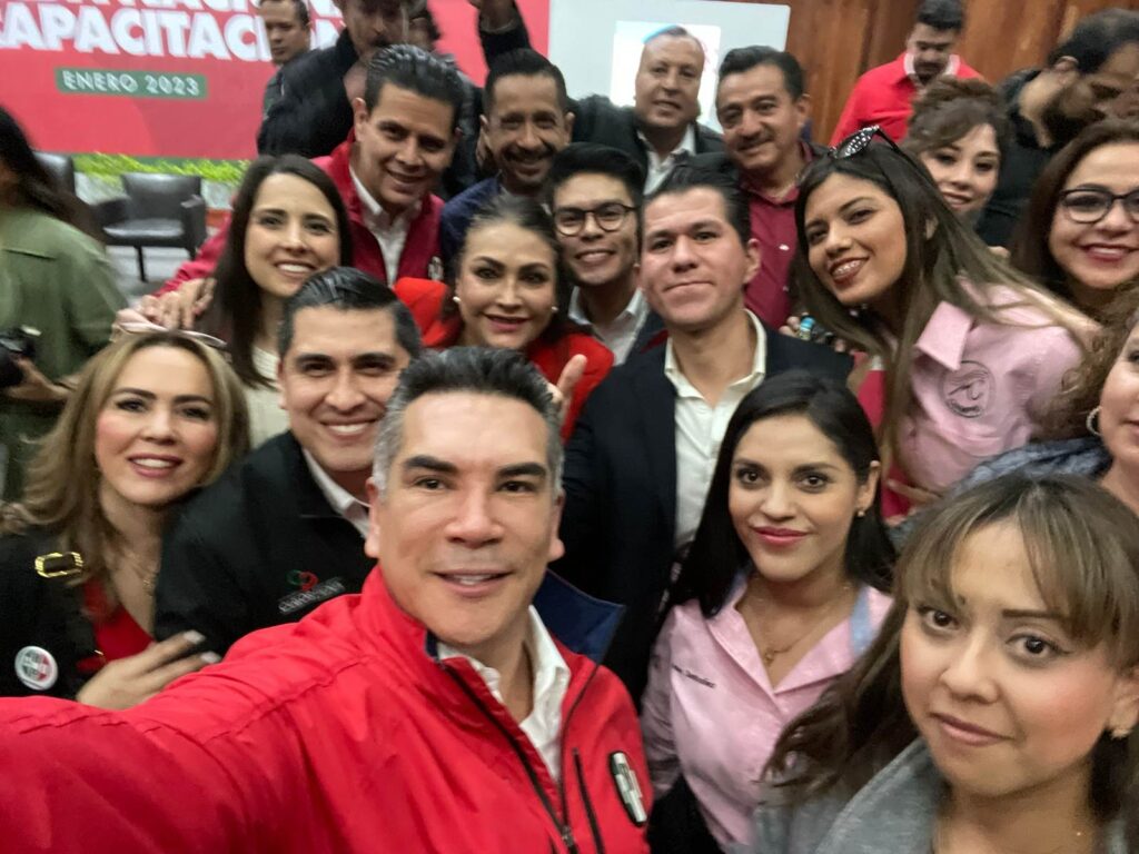 ENCABEZA CARLOS PEÑA CONTINGENTE PRIISTA EN JORNADA NACIONAL DE CAPACITACIÓN