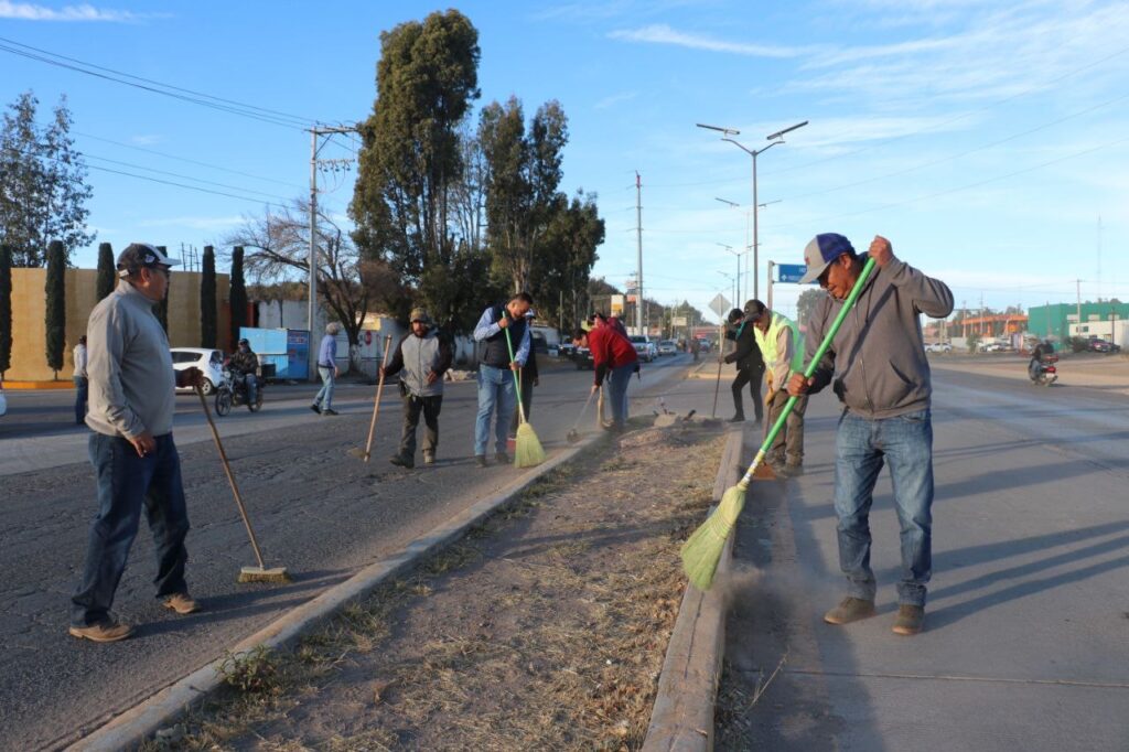 REALIZAN FUNCIONARIO BRIGADA DE LIMPIEZA EN EL BOULEVARD A LA ESTACIÓN SAN JOSÉ    