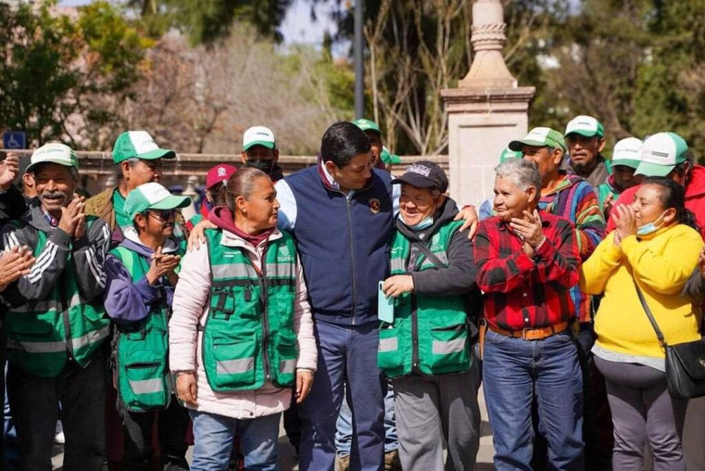 RECONOCE JORGE MIRANDA EL ARDUO TRABAJO DEL PERSONAL DE BARRIDO MANUAL