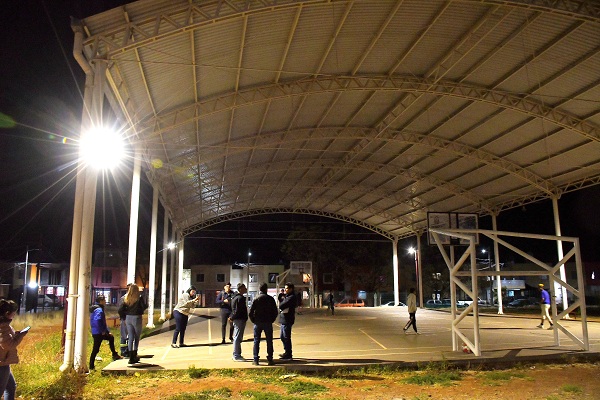Supervisa Julio César Chávez instalación de luminarias solares en espacios públicos