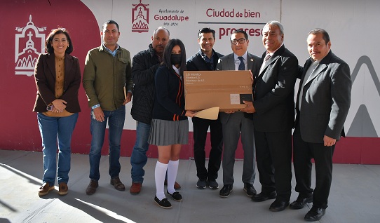 Entregan equipo de cómputo en Secundaria Bicentenario de Guadalupe