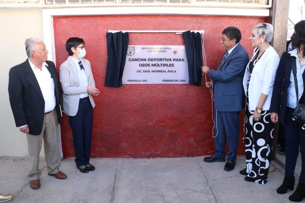 RECONOCE LA ESCUELA BEATRIZ GONZÁLEZ ORTEGA AL ALCALDE POR SU RESPALDO A LA EDUCACIÓN