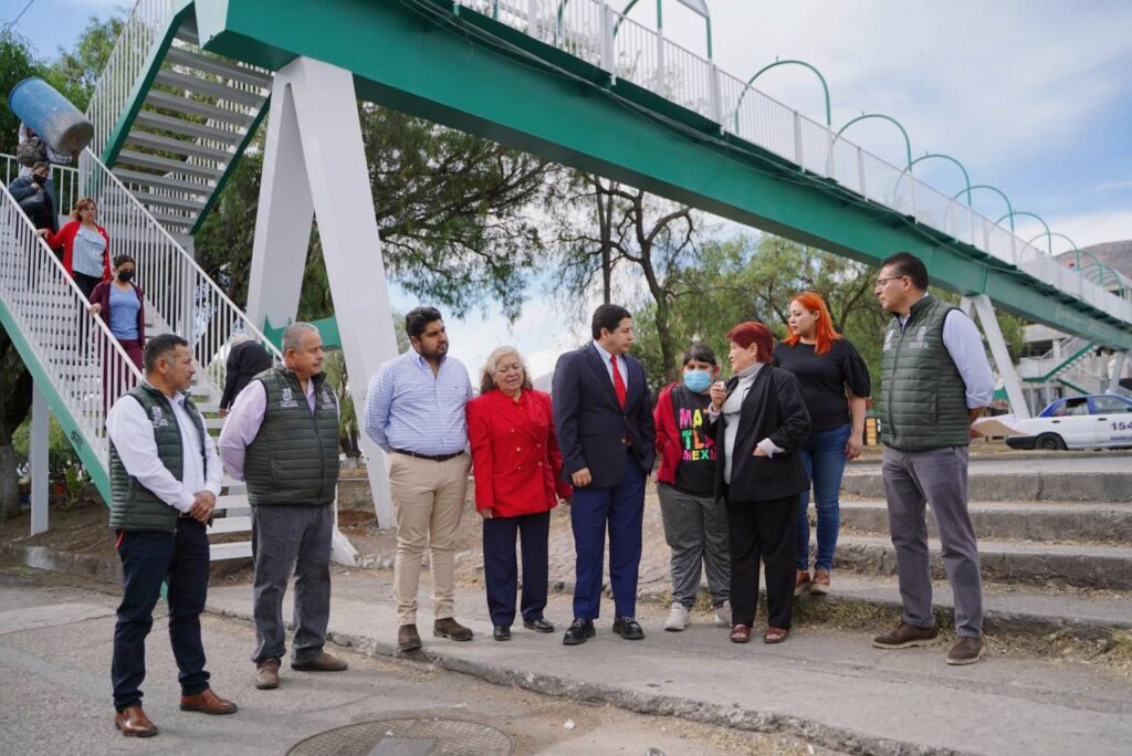 SUPERVISA JORGE MIRANDA REHABILITACIÓN DEL PUENTE PEATONAL DE TRES CRUCES