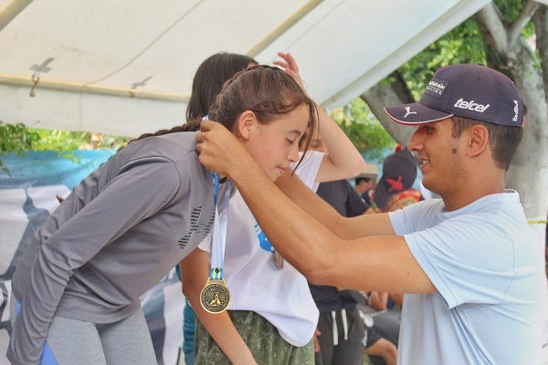 Logra selectivo de natación 11 medallas en la  Espartaqueada Deportiva de Antorcha