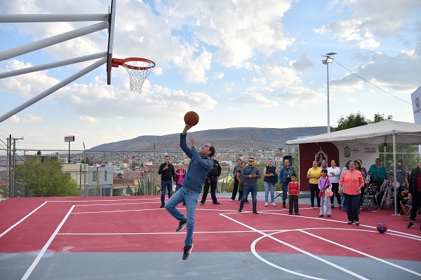 Entrega José Saldívar cancha de usos múltiples 100% rehabilitada en San Miguel del Cortijo