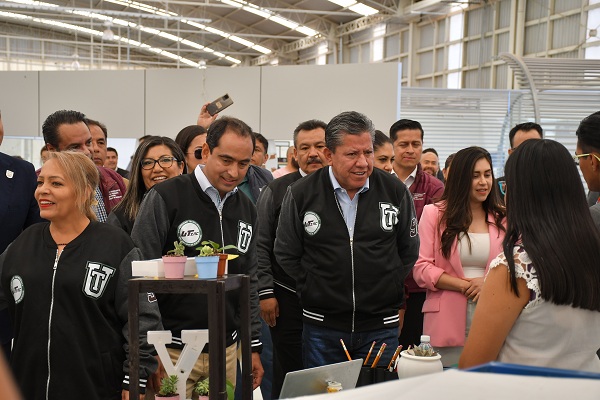 Entrega Gobernador David Monreal sistema fotovoltaico en la UTZAC