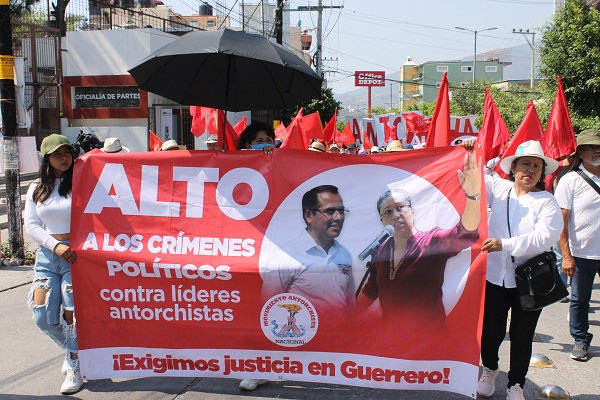 Homenaje a “mártires” y exigencia de justicia en Guerrero; el grito de seis mil antorchistas