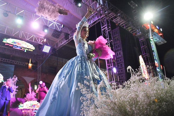 Corona José Saldívar a Alejandra I, reina de la Feria de Tacoaleche