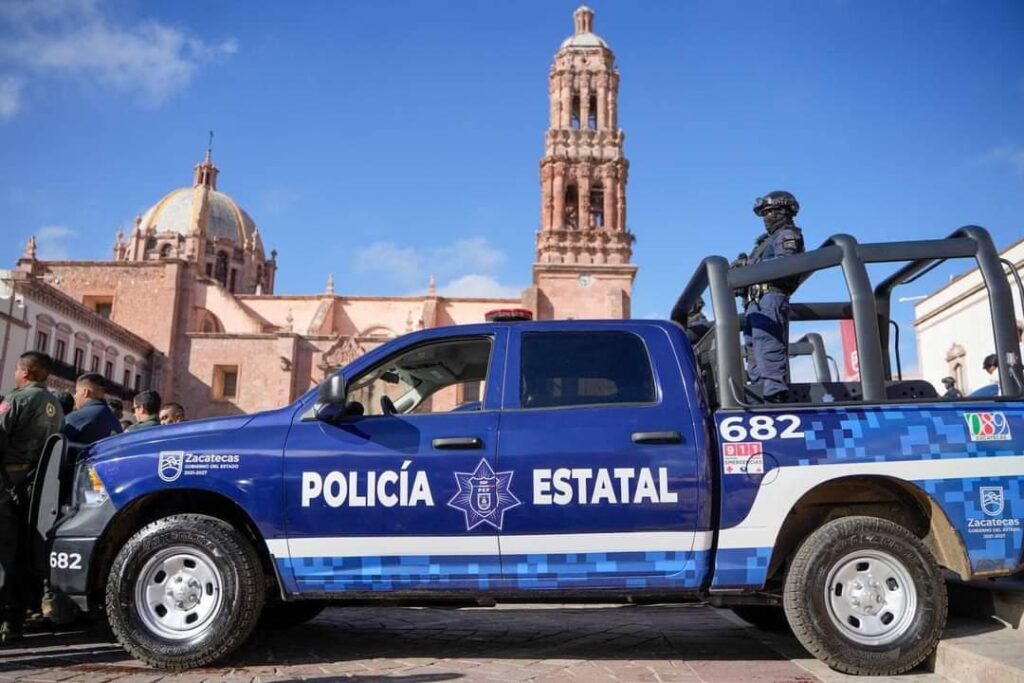 ENTREGAN EN LA CAPITAL PATRULLAS Y ESTÍMULOS ECONÓMICOS A ELEMENTOS POLICÍACOS