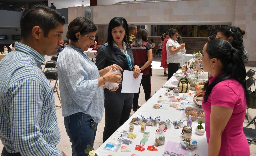 Concluye curso de jabonería en El Salero