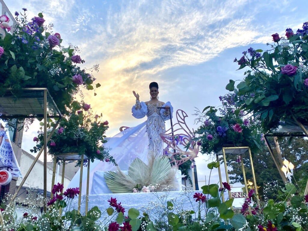 TRAS MAGNO DESFILE, DEVELAN FOTOGRAFÍAS DE CANDIDATAS A REINA DE FENAFRE 2023