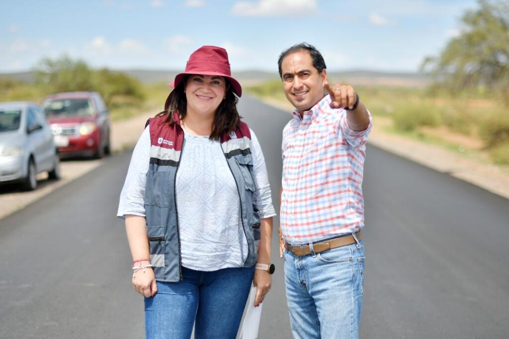 Supervisa José Saldívar reencarpetamiento de la carretera Tacoaleche-Casa Blanca