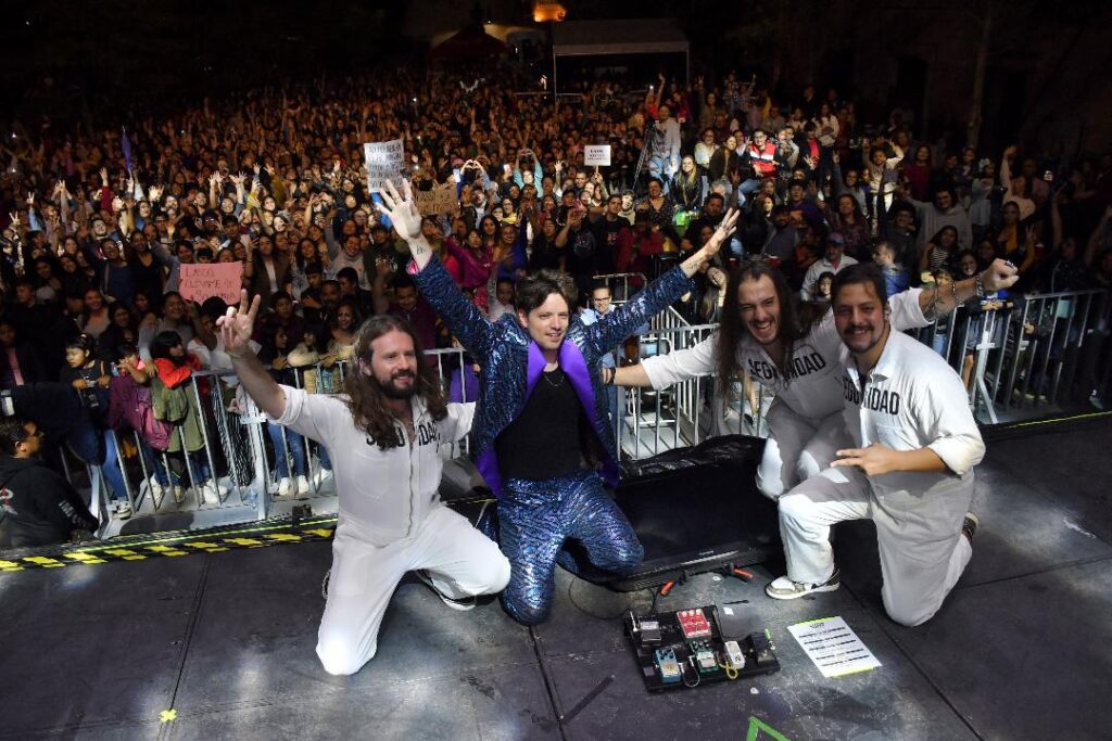 Emociona Lasso en el Festival de Julio