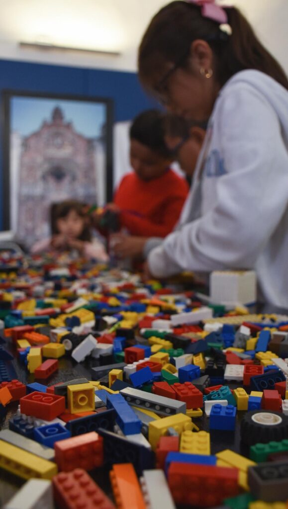 Promueven la paz y los valores con taller de legos