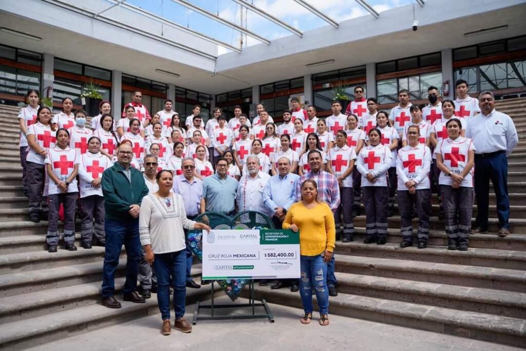 ENTREGA JORGE MIRANDA DONATIVO A LA CRUZ ROJA MEXICANA