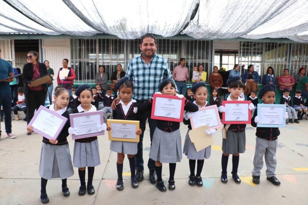 REALIZAN HONORES A LA BANDERA EN EL JARDÍN DE NIÑOS TEOCALLI