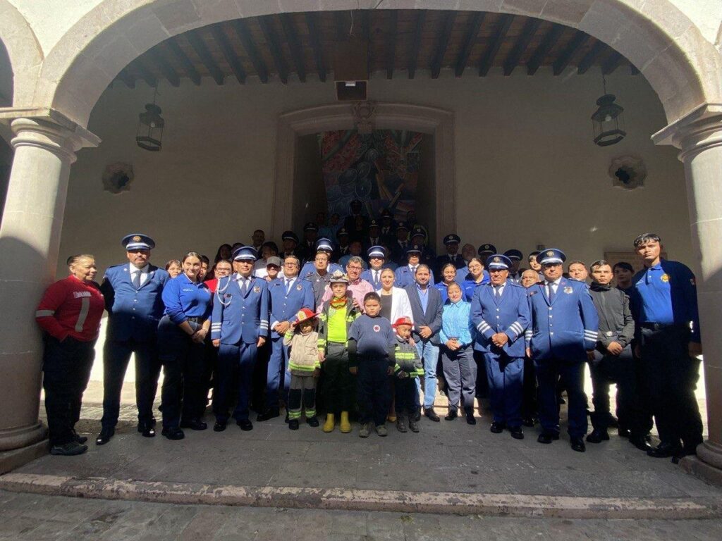 EL TRABAJO DE LOS BOMBEROSES RECONOCIDO EN FRESNILLO