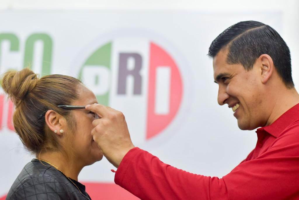 REANUDAN ENTREGA DE LENTES EN EL PRI